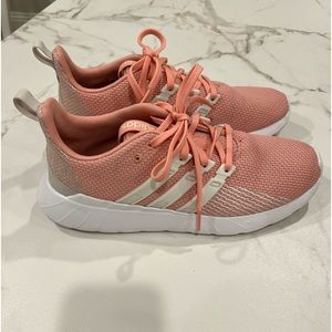 Adidas Questar Flow size 9